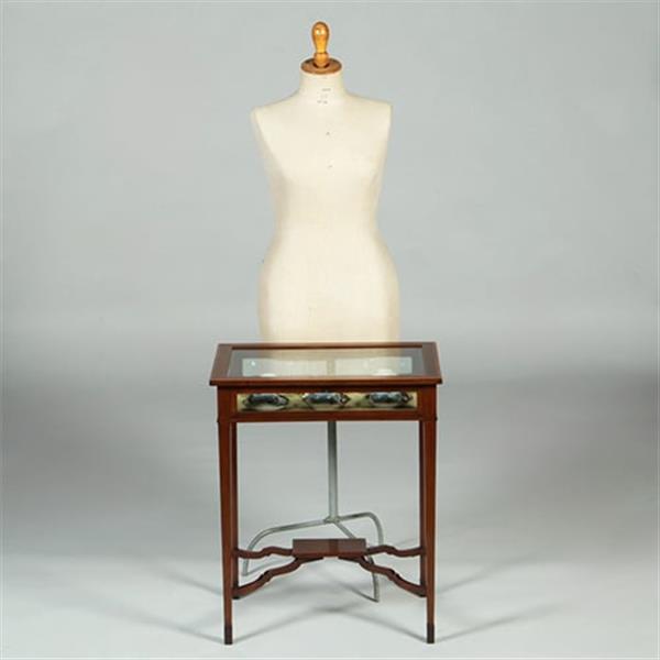 Grote foto vitrinetafeltje met ingelegde hulsthouten biezen langs boven en onderblad no.351955 antiek en kunst stoelen en banken