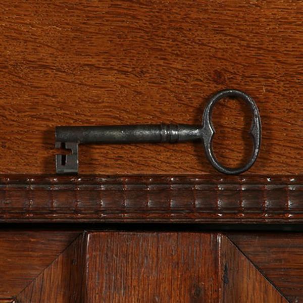 Grote foto kleine pastoorskast in warme kleur eikenhout ca 1700 no.351925 antiek en kunst stoelen en banken