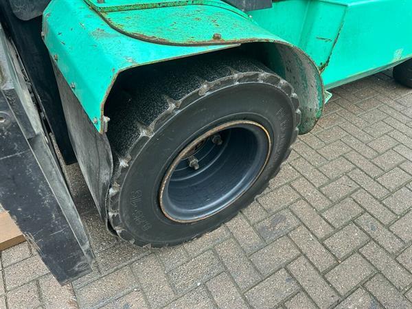 Grote foto vs 22526 lpg triplex 5tons heftruck mitsubishi fg50k 2 vorkenspreider agrarisch heftrucks