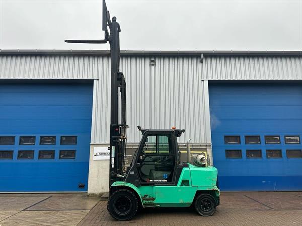 Grote foto vs 22526 lpg triplex 5tons heftruck mitsubishi fg50k 2 vorkenspreider agrarisch heftrucks