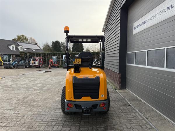 Grote foto giant g2700 x tra hd minishovel bj 2025 445 uur 635 lease agrarisch shovels
