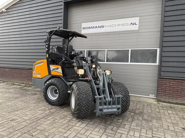 Grote foto giant g2700 x tra hd minishovel bj 2025 445 uur 635 lease agrarisch shovels