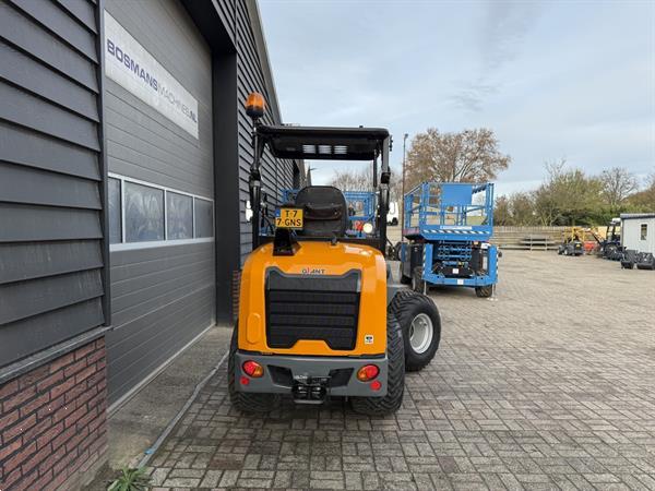 Grote foto giant g2700 x tra hd minishovel bj 2025 445 uur 635 lease agrarisch shovels