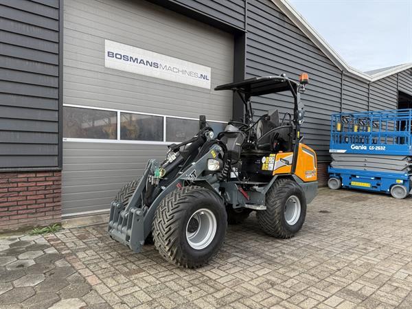 Grote foto giant g2700 x tra hd minishovel bj 2025 445 uur 635 lease agrarisch shovels