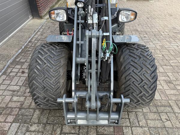 Grote foto giant g2700 x tra hd minishovel bj 2025 445 uur 635 lease agrarisch shovels