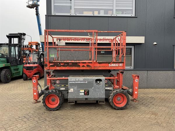 Grote foto skyjack sj 6832rt schaarhoogwerker scissor 2014 4x4 kubota diesel 12m werkhoogte doe het zelf en verbouw hoogwerkers