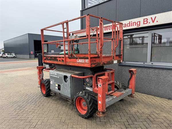 Grote foto skyjack sj 6832rt schaarhoogwerker scissor 2014 4x4 kubota diesel 12m werkhoogte doe het zelf en verbouw hoogwerkers