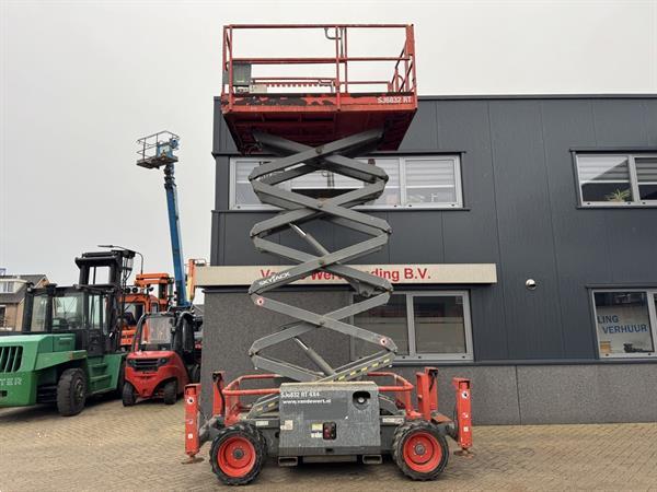 Grote foto skyjack sj 6832rt schaarhoogwerker scissor 2014 4x4 kubota diesel 12m werkhoogte doe het zelf en verbouw hoogwerkers