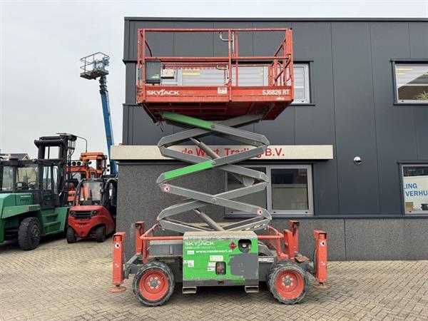 Grote foto skyjack sj 6826rt schaarhoogwerker scissor 2014 4x4 kubota 10mtr werkhoogte doe het zelf en verbouw hoogwerkers