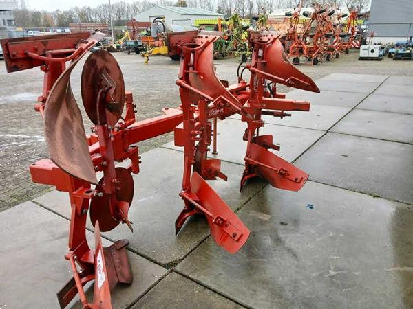 Grote foto cappon ploeg agrarisch ploegen