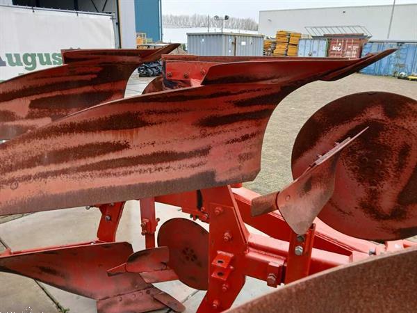 Grote foto cappon ploeg agrarisch ploegen