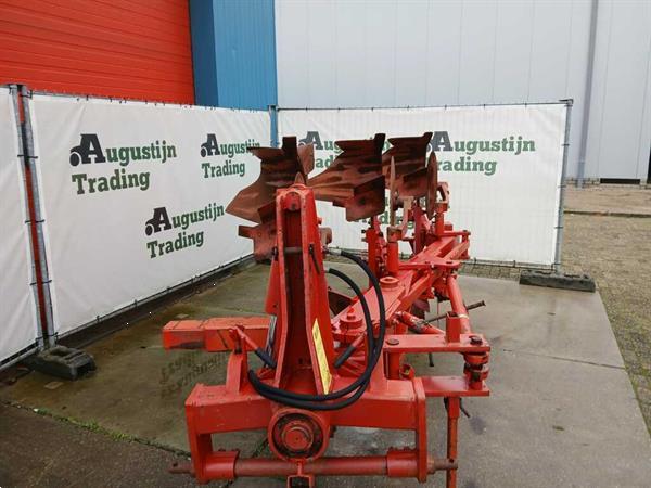 Grote foto cappon ploeg agrarisch ploegen