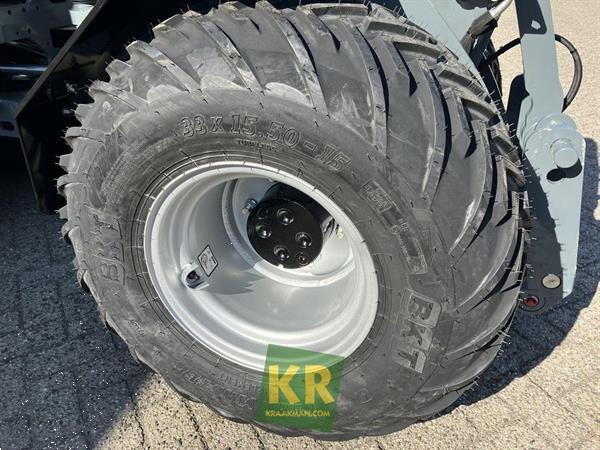 Grote foto giant g2700 hd 775439 agrarisch akkerbouw