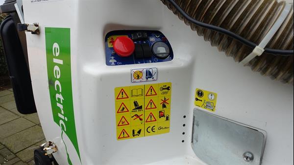 Grote foto glutton 2411 electric zwervuil zuiger tuin en terras overige tuin en terras