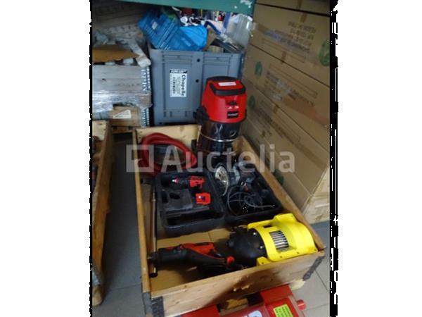 Grote foto snoerloze stofzuiger tuinpomp schroevendraaier schuurmachine boormachine blad zie detail doe het zelf en verbouw gereedschappen en machines