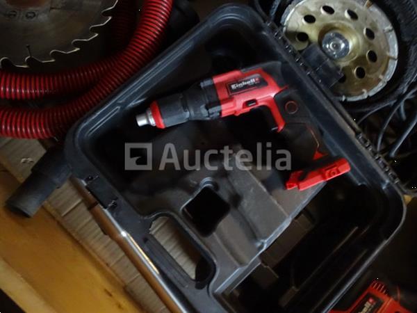 Grote foto snoerloze stofzuiger tuinpomp schroevendraaier schuurmachine boormachine blad zie detail doe het zelf en verbouw gereedschappen en machines