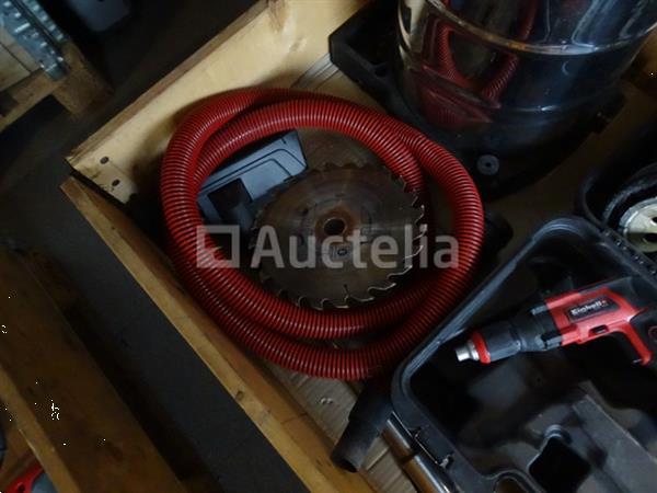 Grote foto snoerloze stofzuiger tuinpomp schroevendraaier schuurmachine boormachine blad zie detail doe het zelf en verbouw gereedschappen en machines