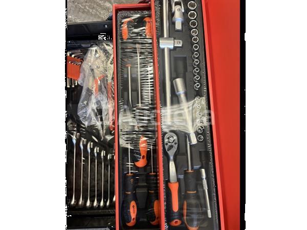 Grote foto gereedschapskist met 85 stuks gereedschap doe het zelf en verbouw onderdelen en accessoires