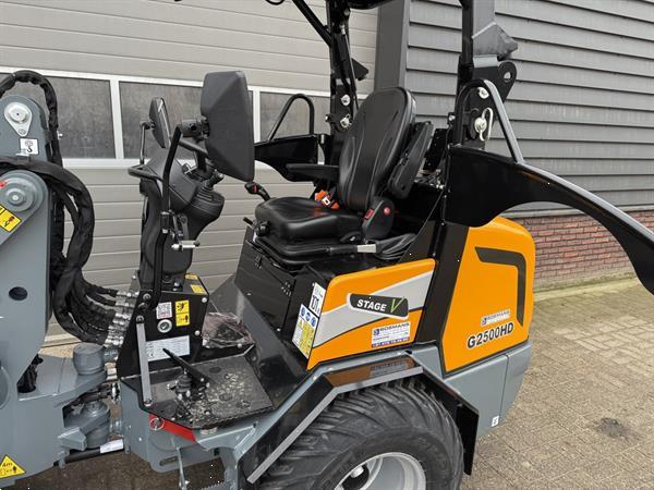 Grote foto giant g2500 hd minishovel kniklader nieuw agrarisch shovels