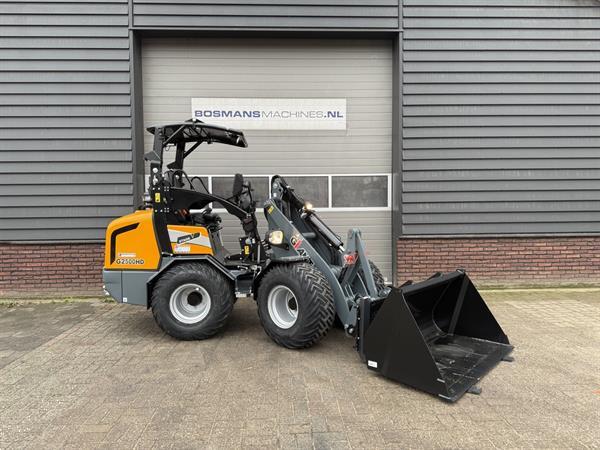 Grote foto giant g2500 hd minishovel kniklader nieuw agrarisch shovels
