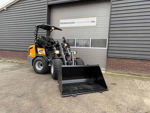 Grote foto giant g2500 hd minishovel kniklader nieuw agrarisch shovels