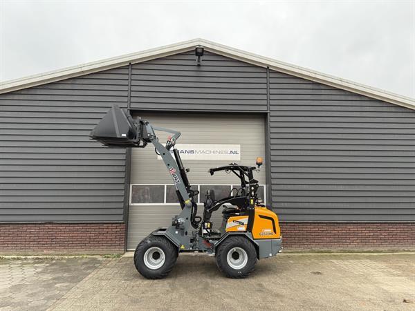 Grote foto giant g2500 hd minishovel kniklader nieuw agrarisch shovels