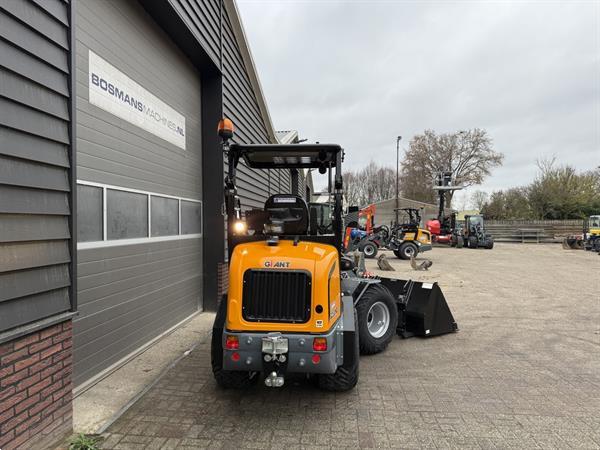 Grote foto giant g2500 hd minishovel kniklader nieuw agrarisch shovels