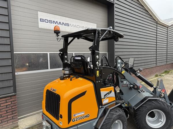 Grote foto giant g2500 hd minishovel kniklader nieuw agrarisch shovels