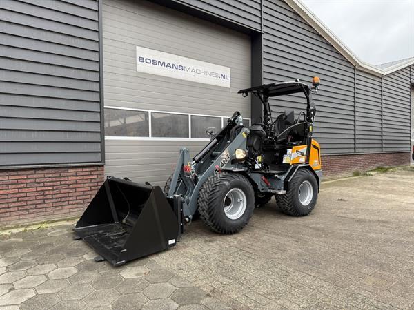 Grote foto giant g2500 hd minishovel kniklader nieuw agrarisch shovels
