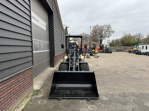 Grote foto giant g2500 hd minishovel kniklader nieuw agrarisch shovels