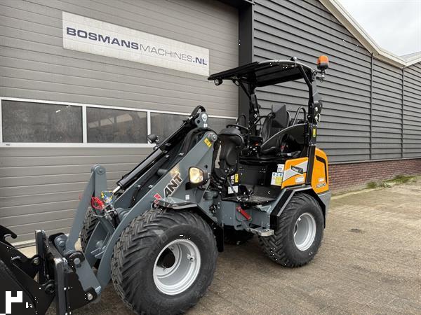 Grote foto giant g2500 hd minishovel kniklader nieuw agrarisch shovels