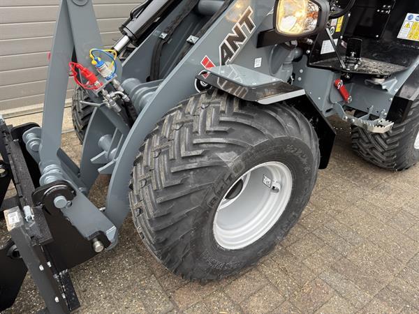 Grote foto giant g2500 hd minishovel kniklader nieuw agrarisch shovels