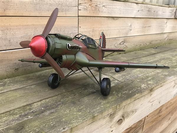 Grote foto een metalen schaalmodel van een gevechtsvliegtuig tuin en terras tuindecoratie