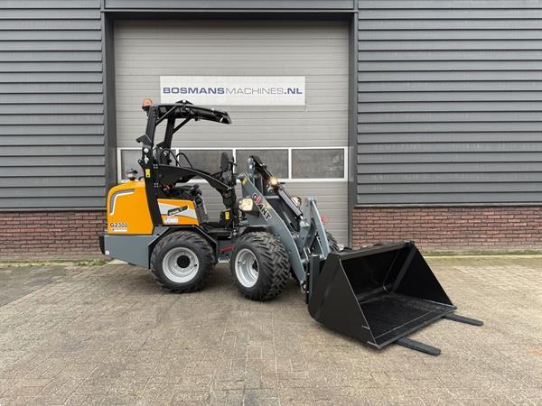 Grote foto giant g2300 minishovel kniklader nieuw agrarisch shovels