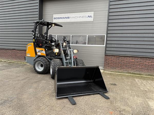 Grote foto giant g2300 minishovel kniklader nieuw agrarisch shovels