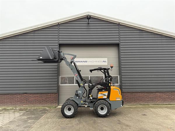 Grote foto giant g2300 minishovel kniklader nieuw agrarisch shovels