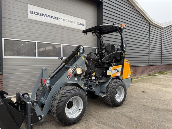 Grote foto giant g2300 minishovel kniklader nieuw agrarisch shovels