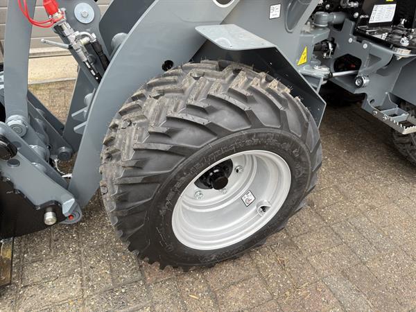 Grote foto giant g2300 minishovel kniklader nieuw agrarisch shovels