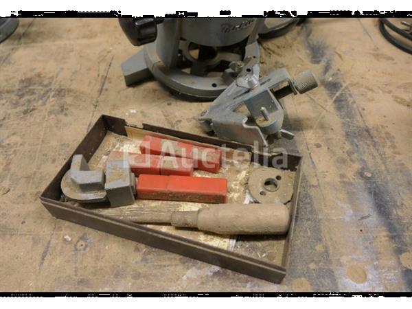 Grote foto makita bovenfrees doe het zelf en verbouw ijzerwaren en bevestigingsmiddelen