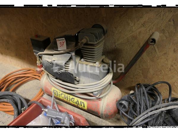 Grote foto compressor met diverse accessoires doe het zelf en verbouw compressors