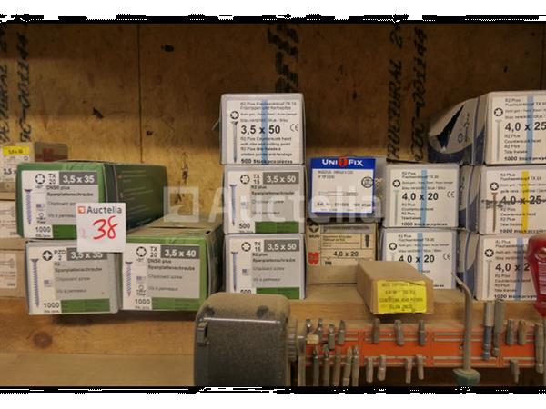 Grote foto diverse schroeven doe het zelf en verbouw onderdelen en accessoires