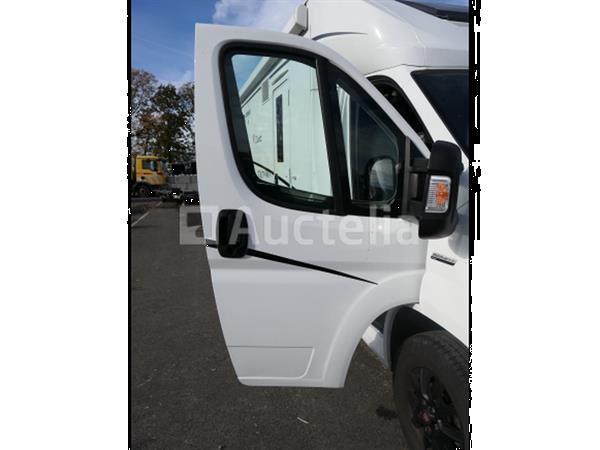 Grote foto stacaravan fiat dethleffs just t7052 90th anniversary series 2022 74.872 km vin zfa25000002t7795 caravans en kamperen campers