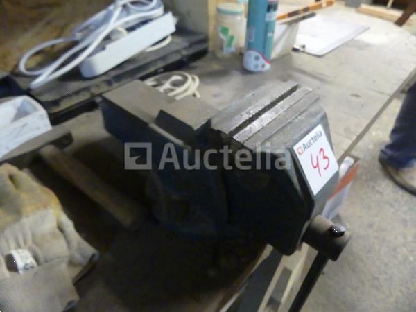 Grote foto werkbank en inhoud van de plank tuin en terras overige tuin en terras