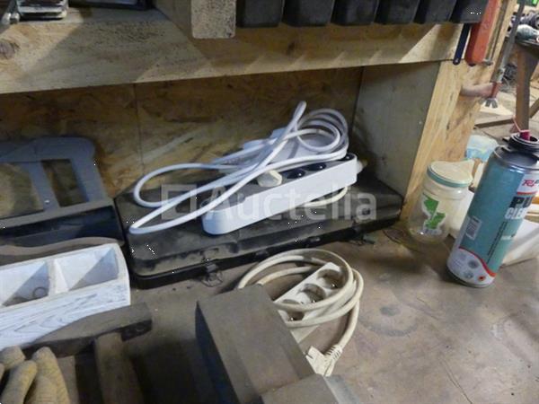 Grote foto werkbank en inhoud van de plank tuin en terras overige tuin en terras