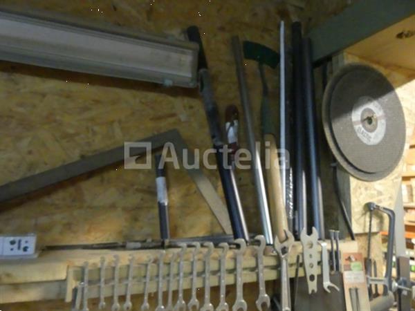 Grote foto werkbank en inhoud van de plank tuin en terras overige tuin en terras