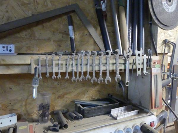 Grote foto werkbank en inhoud van de plank tuin en terras overige tuin en terras