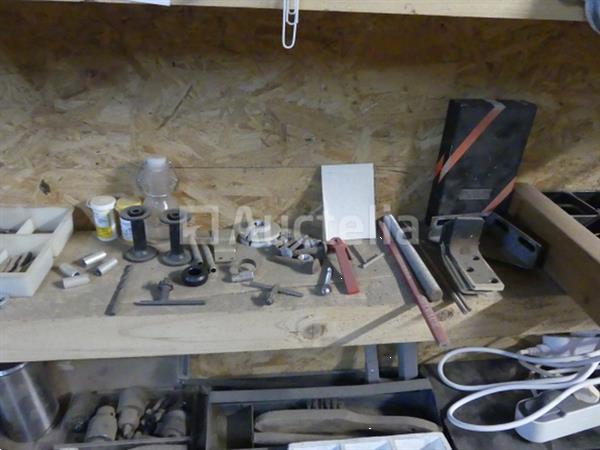 Grote foto werkbank en inhoud van de plank tuin en terras overige tuin en terras