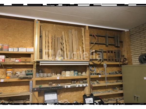 Grote foto inhoud van de plank doe het zelf en verbouw onderdelen en accessoires