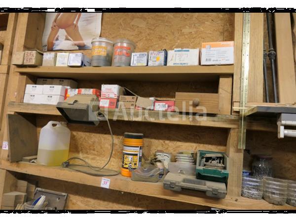 Grote foto inhoud van de plank doe het zelf en verbouw onderdelen en accessoires