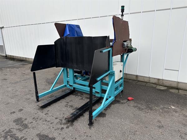 Grote foto kistenkantelaar met doseerband en dwars afvoerband agrarisch tuinbouw